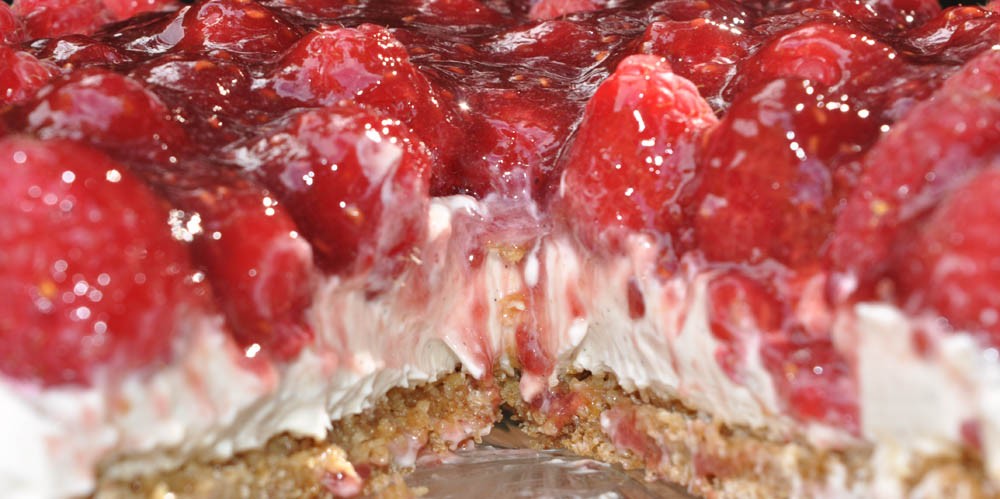 Raspberry-and-Vanilla-Cheesecake
