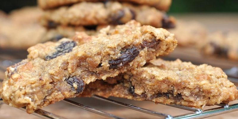 Maple and Raisin Oat Cookies