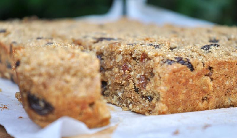 Banana-and-Raisin-Flapjacks-0003