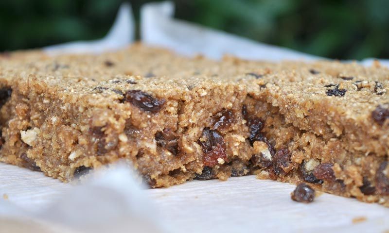 Banana-and-Raisin-Flapjacks-0004