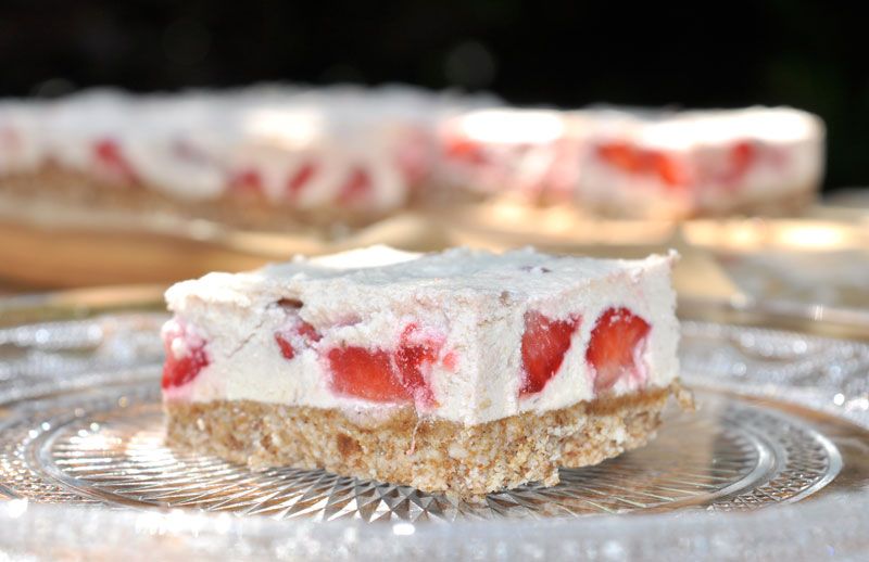 White Chocolate and Strawberry Slice