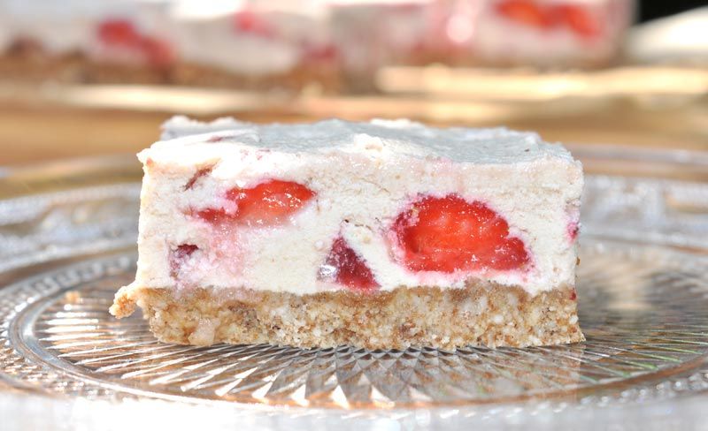 White Chocolate and Strawberry Slice