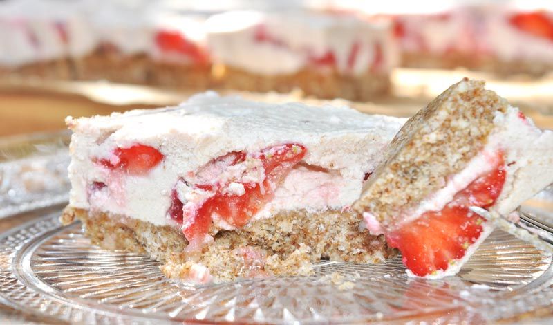 White Chocolate and Strawberry Slice