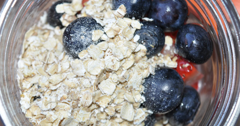 strawberry blueberry and banana overnight oats