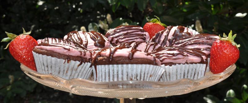 Chocolate Cupcakes With Strawberry Cheesecake Frosting 0004