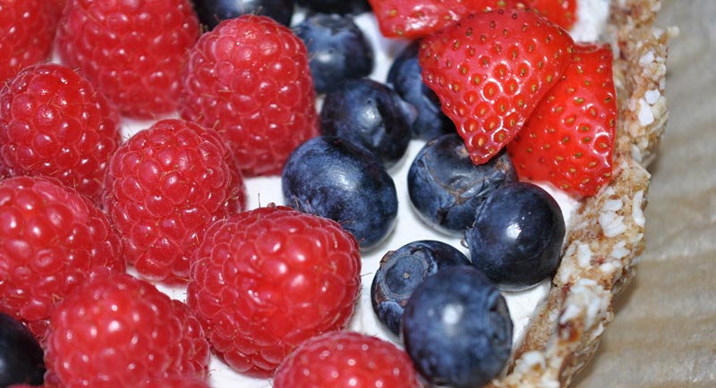 raw berry tart